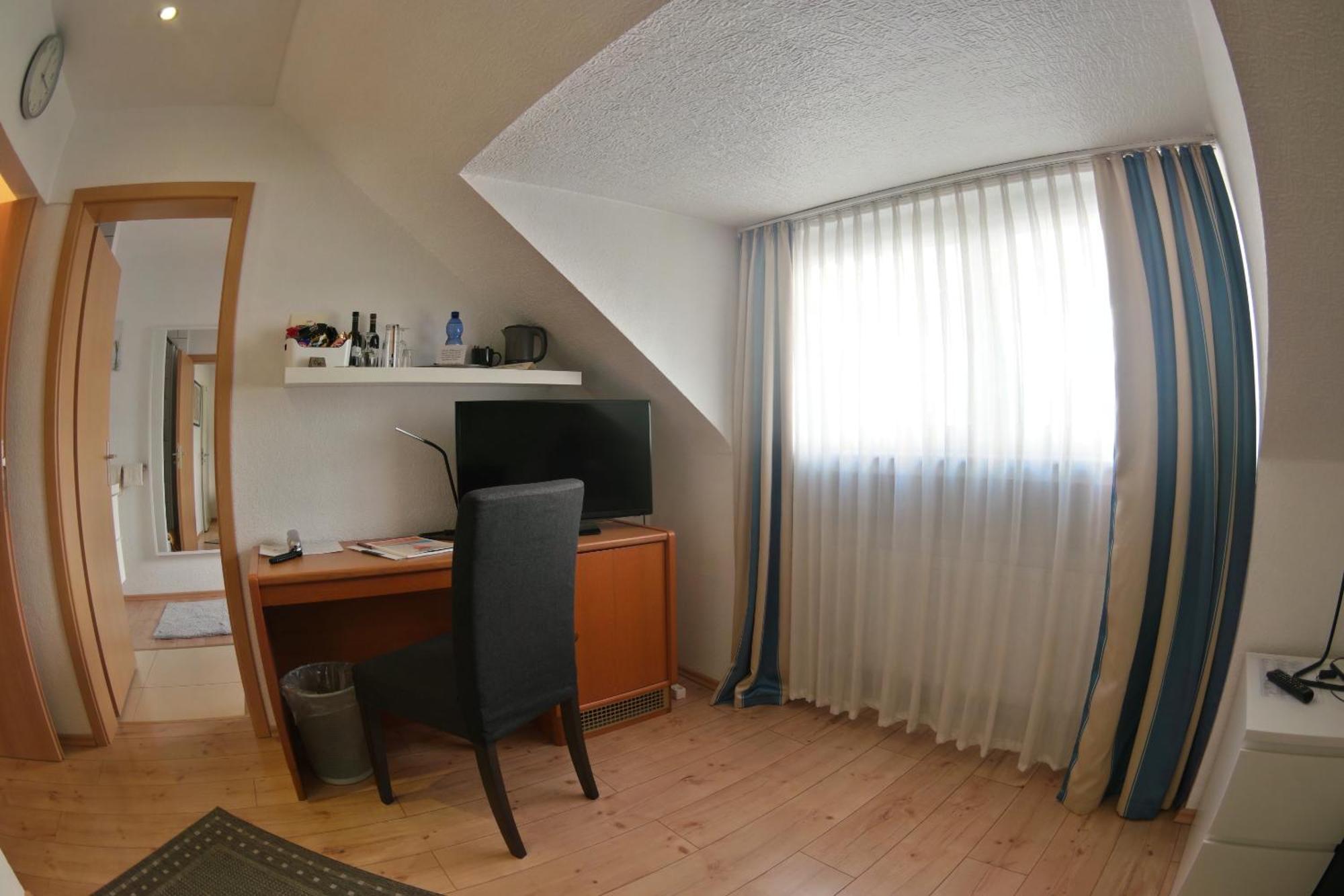 Hotel Merlin Garni Кьолн Стая снимка