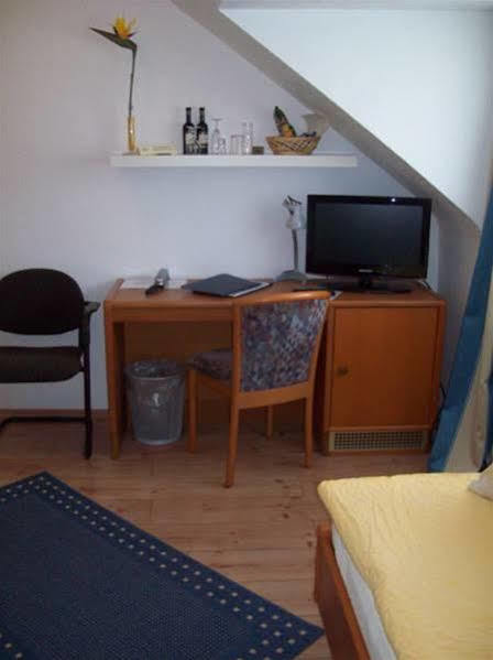 Hotel Merlin Garni Кьолн Екстериор снимка