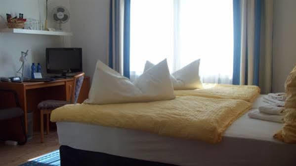 Hotel Merlin Garni Кьолн Екстериор снимка